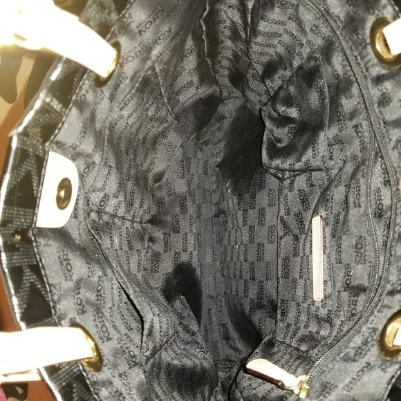 Michael Kors Jet Set Handbag - Picture 3 of 3